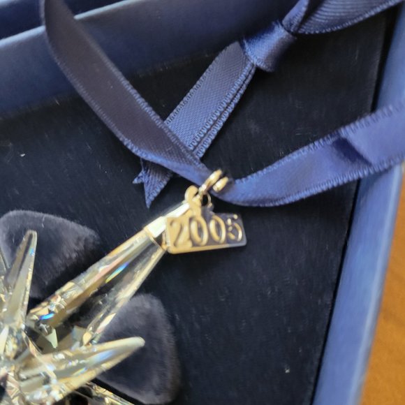 Swarovski Christmas Ornament 2005 Rockefeller Center - Picture 4 of 7